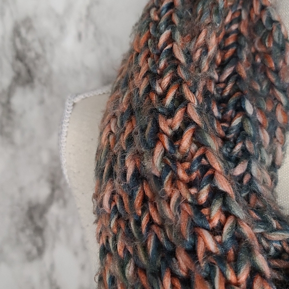 Anthropologie everything in love infinity scarf - Picture 2 of 4
